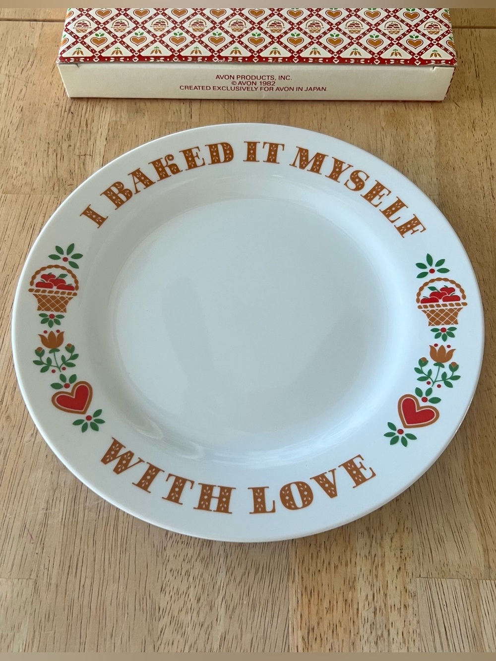 Vintage Avon 1982 "I Baked It Myself With Love" Plate